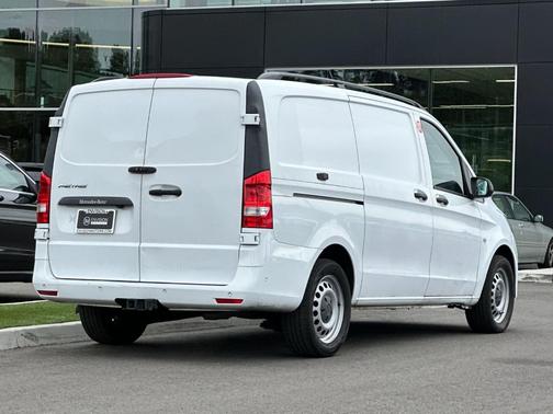 2022 Mercedes-Benz Metris Base