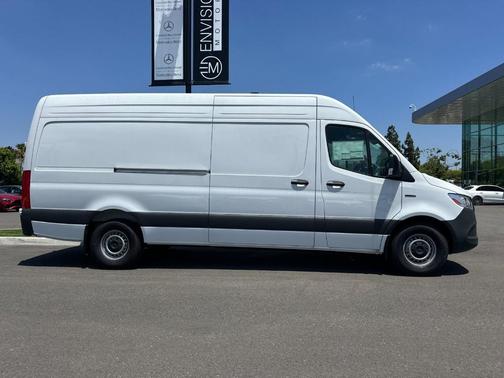 Arctic White 2025 Mercedes-Benz eSprinter 2500 170 WB High Roof Cargo