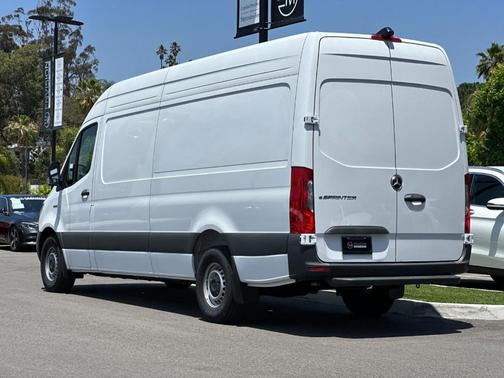 Arctic White 2025 Mercedes-Benz eSprinter 2500 170 WB High Roof Cargo