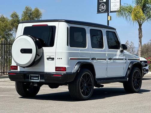 MANUFAKTUR Moonlight White Metallic 2025 Mercedes-Benz AMG G 63 4MATIC