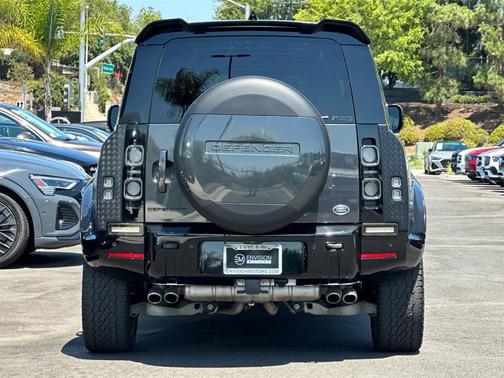 2023 Land Rover Defender 110 V8