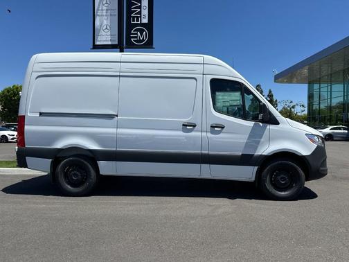 Arctic White 2026 Mercedes-Benz Sprinter 2500 Standard Roof