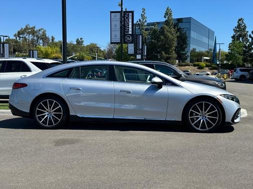 Cirrus Silver Metallic 2022 Mercedes-Benz EQS 580 Base 4MATIC