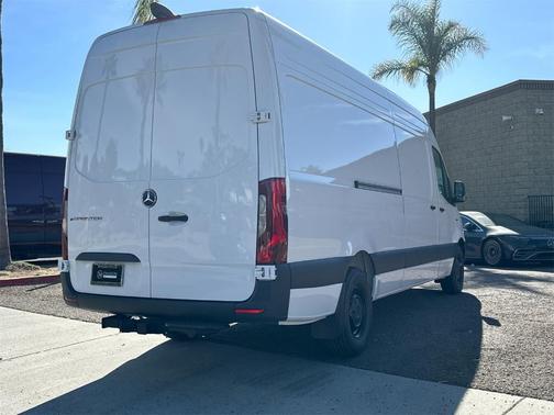 2024 Mercedes-Benz eSprinter 2500 170 WB High Roof Cargo