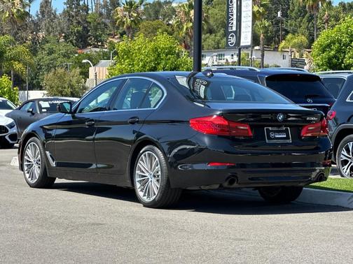 Black Sapphire Metallic 2019 BMW 530e iPerformance