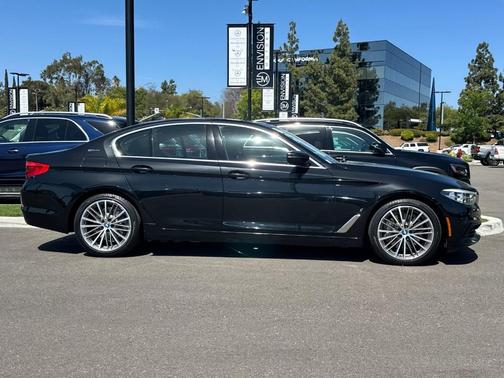 Black Sapphire Metallic 2019 BMW 530e iPerformance