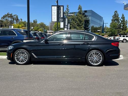 Black Sapphire Metallic 2019 BMW 530e iPerformance