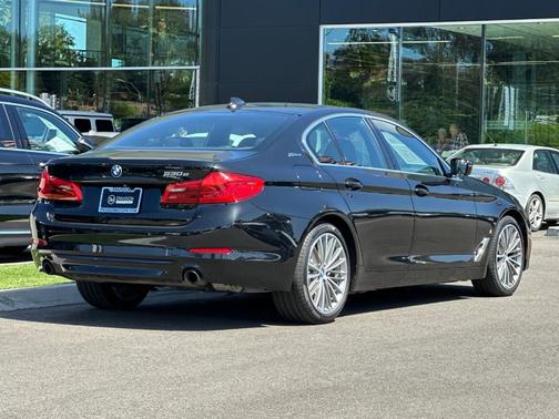 Black Sapphire Metallic 2019 BMW 530e iPerformance