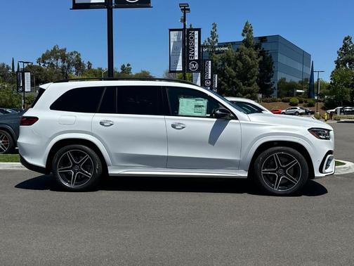 MAN SIGN MOONLT 2026 Mercedes-Benz GLS 450 4MATIC