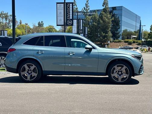 Verde 2025 Mercedes-Benz GLC 350e Base 4MATIC