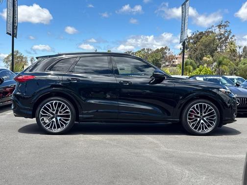 Mythos Black Metallic 2025 Audi SQ5 3.0T quattro Premium
