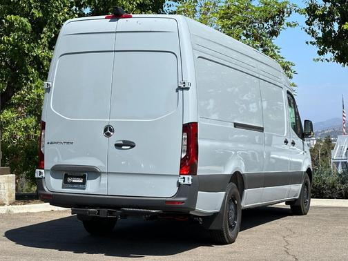 2024 Mercedes-Benz eSprinter 2500 170 WB High Roof Cargo
