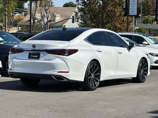 2022 Lexus ES 350 Base