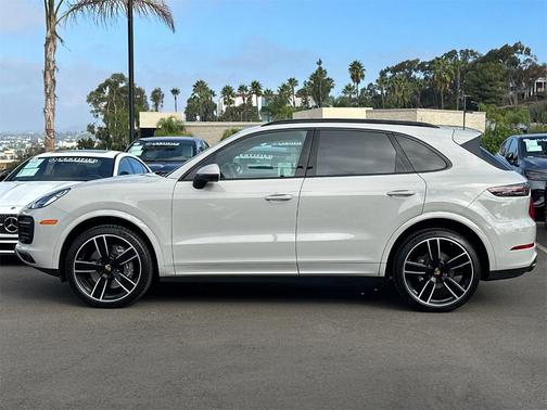 2023 Porsche Cayenne Base