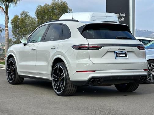 2023 Porsche Cayenne Base