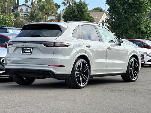 2023 Porsche Cayenne Base