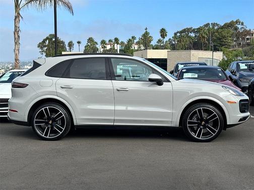 2023 Porsche Cayenne Base