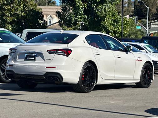 2023 Maserati Ghibli Trofeo