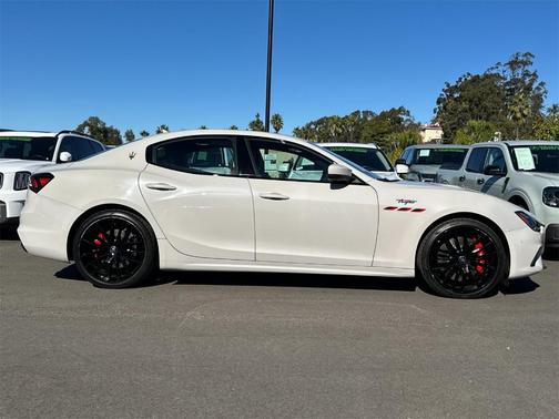 2023 Maserati Ghibli Trofeo
