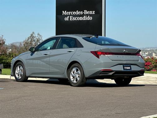 2021 Hyundai ELANTRA SE