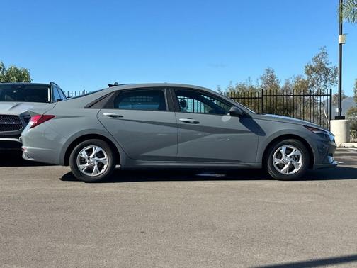 2021 Hyundai ELANTRA SE