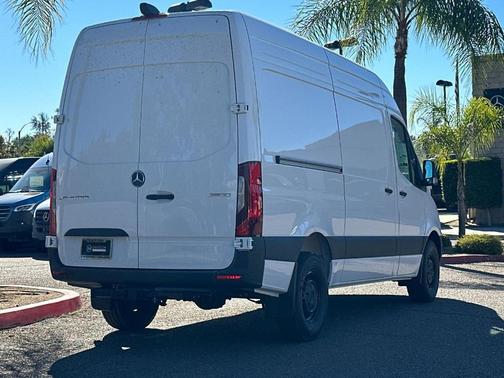 2025 Mercedes-Benz Sprinter 2500 Standard Roof