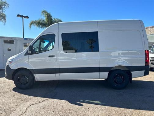 2025 Mercedes-Benz Sprinter 2500 144 WB Standard Roof Crew