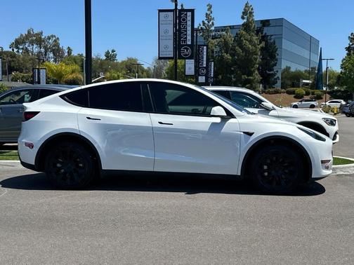 Pearl White Multi 2023 Tesla Model Y Long Range