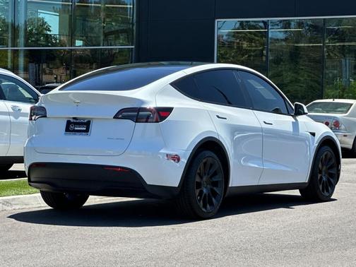 Pearl White Multi 2023 Tesla Model Y Long Range