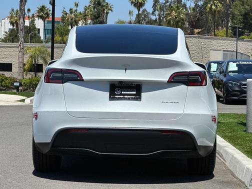 Pearl White Multi 2023 Tesla Model Y Long Range