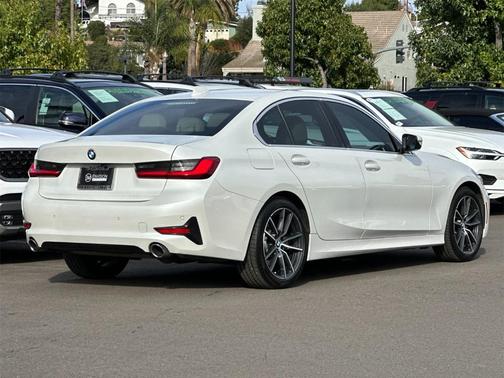 2019 BMW 330 i