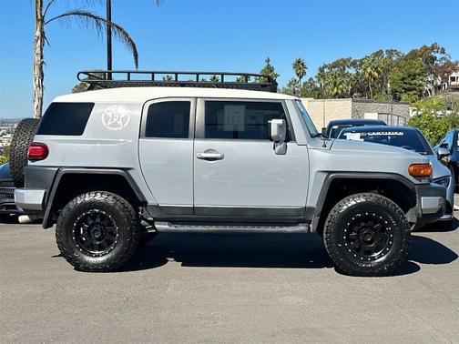 2014 Toyota FJ Cruiser Base