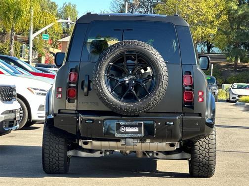 2022 Land Rover Defender 90 X-Dynamic SE