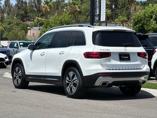 Polar White 2026 Mercedes-Benz GLB 250 Base