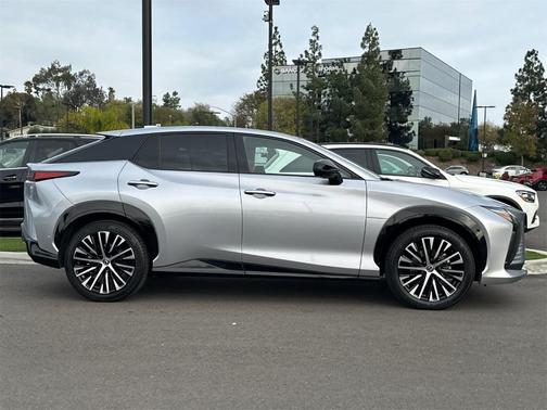 2023 Lexus RZ 450e Luxury