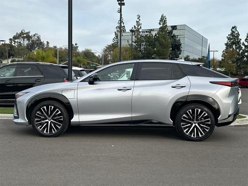 2023 Lexus RZ 450e Luxury