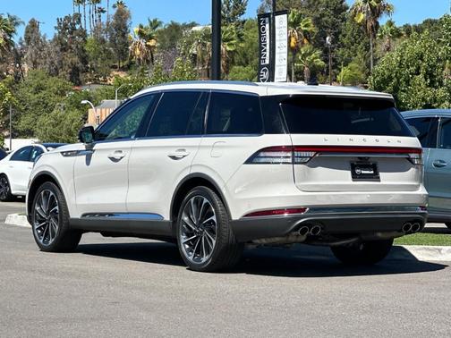 Ceramic Pearl Metallic 2023 Lincoln Aviator Reserve RWD