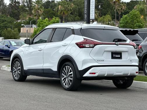 2022 Nissan Kicks SV