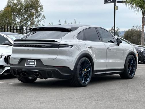 Chalk 2024 Porsche Cayenne Turbo GT