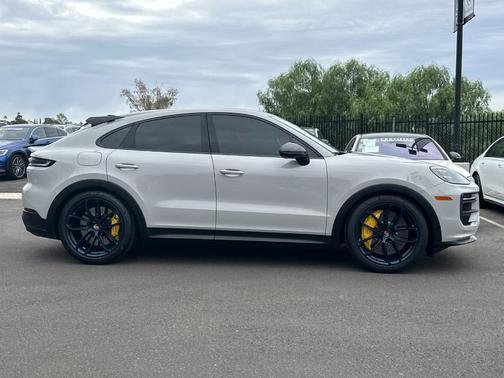 Chalk 2024 Porsche Cayenne Turbo GT