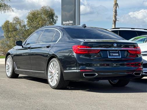 2019 BMW 750 i