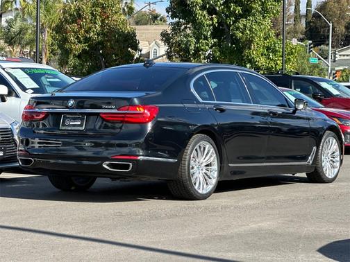 2019 BMW 750 i