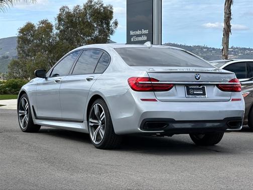 2019 BMW 750 i