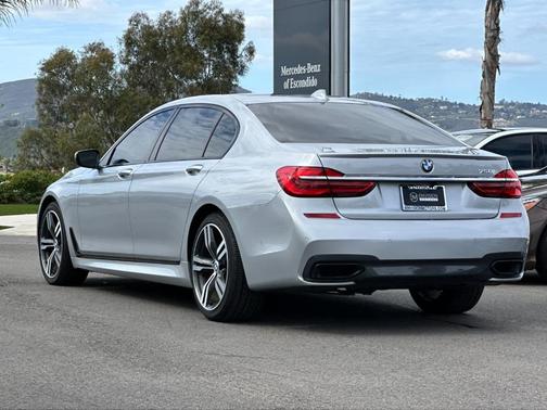 2019 BMW 750 i