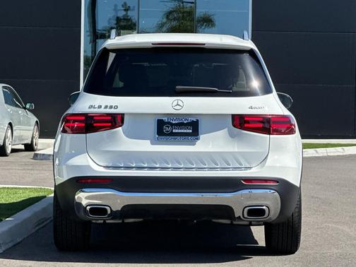 Polar White 2026 Mercedes-Benz GLB 250 Base 4MATIC