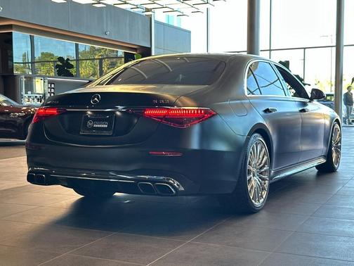 2025 Mercedes-Benz AMG S 63 E Base
