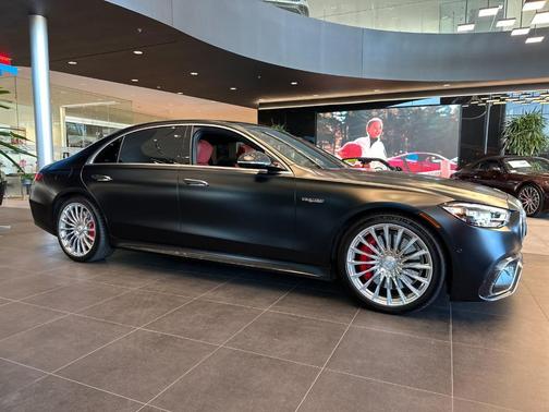2025 Mercedes-Benz AMG S 63 E Base
