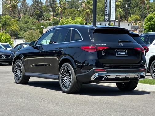 Obsidian Black 2026 Mercedes-Benz GLC 300 Base