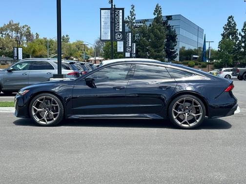 Sebring Black Crystal Effect 2024 Audi RS 7 4.0T quattro Performance
