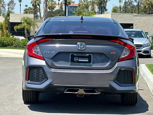 Modern Steel Metallic 2018 Honda Civic Si